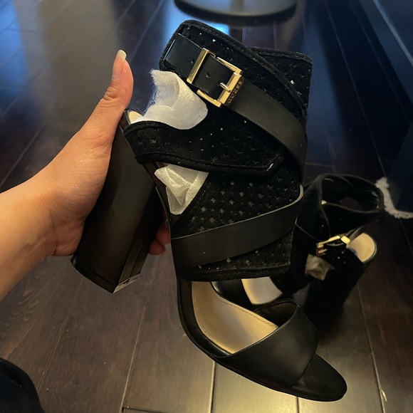 Brand New GUESS block heels - Picture 5 of 8